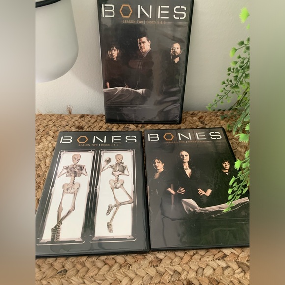 BONES Season 2 DVD Box Set. EUC - Picture 7 of 8